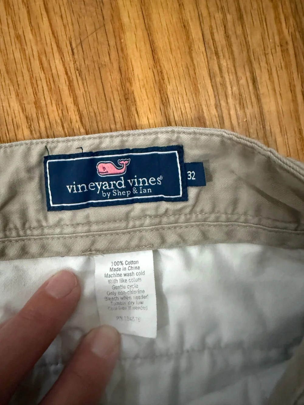 Vineyard Vines Tan Men’s Shorts size 32 9 inch inseam flat front classic preppy